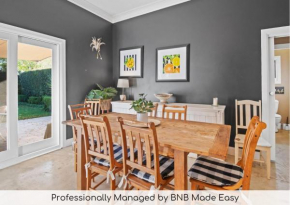 The Birch House - Stroll to CBD, Firepit